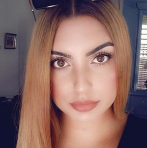 Meet your Posher, Elicia